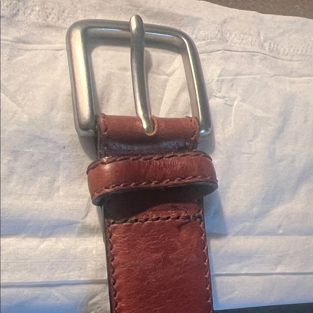 Old Navy brand leather belt with silver metal buckle made in the USA 34”